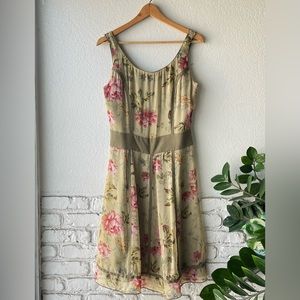 BOSTON PROPER FLORAL DRESS
100% silk lining / 100% polyester